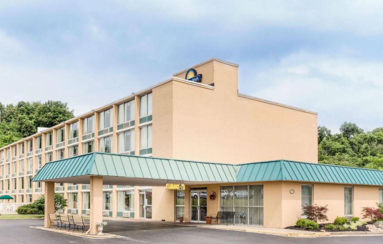 Days Inn By Wyndham Кембридж Экстерьер фото