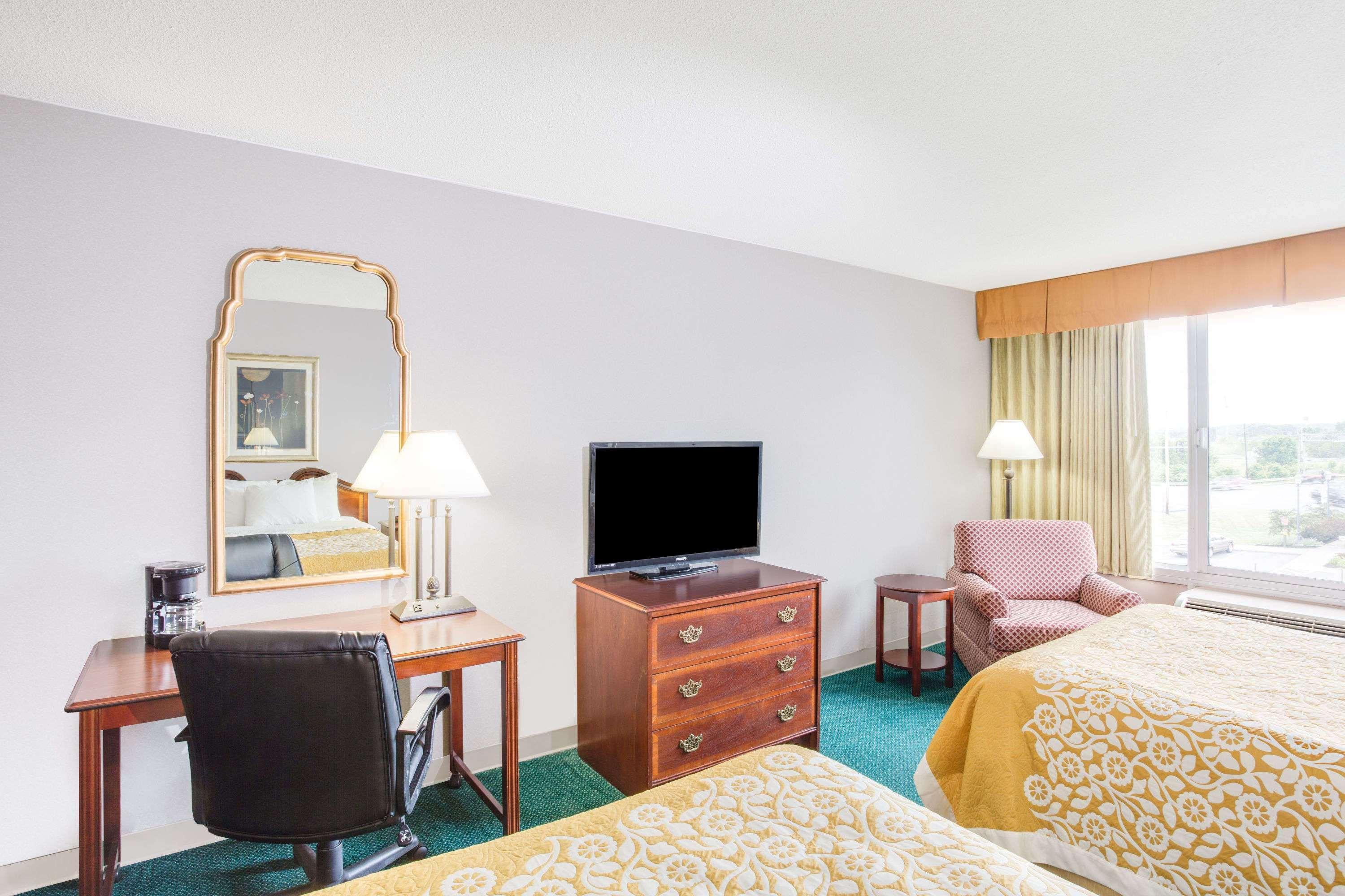 Days Inn By Wyndham Кембридж Экстерьер фото