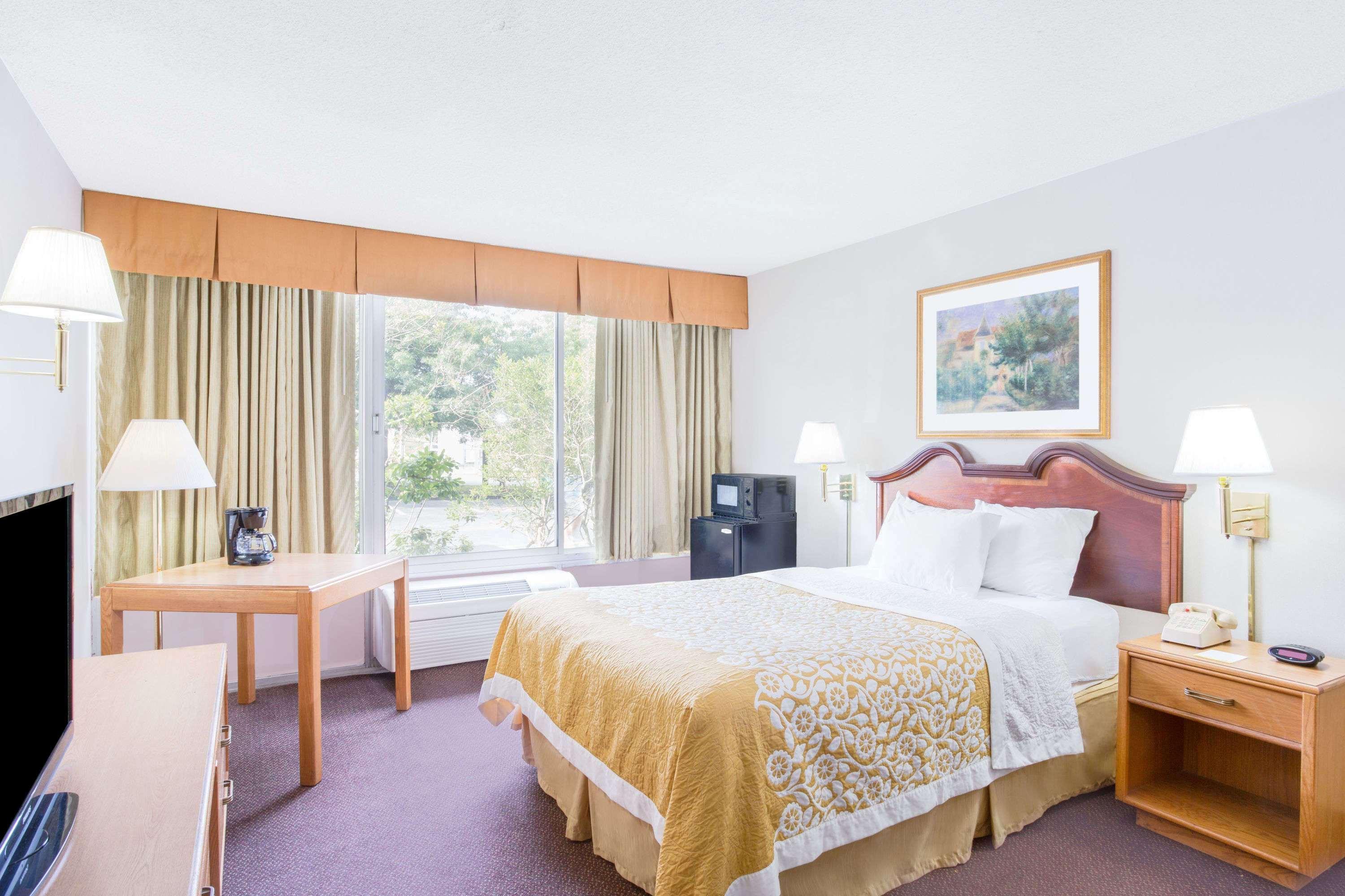 Days Inn By Wyndham Кембридж Экстерьер фото