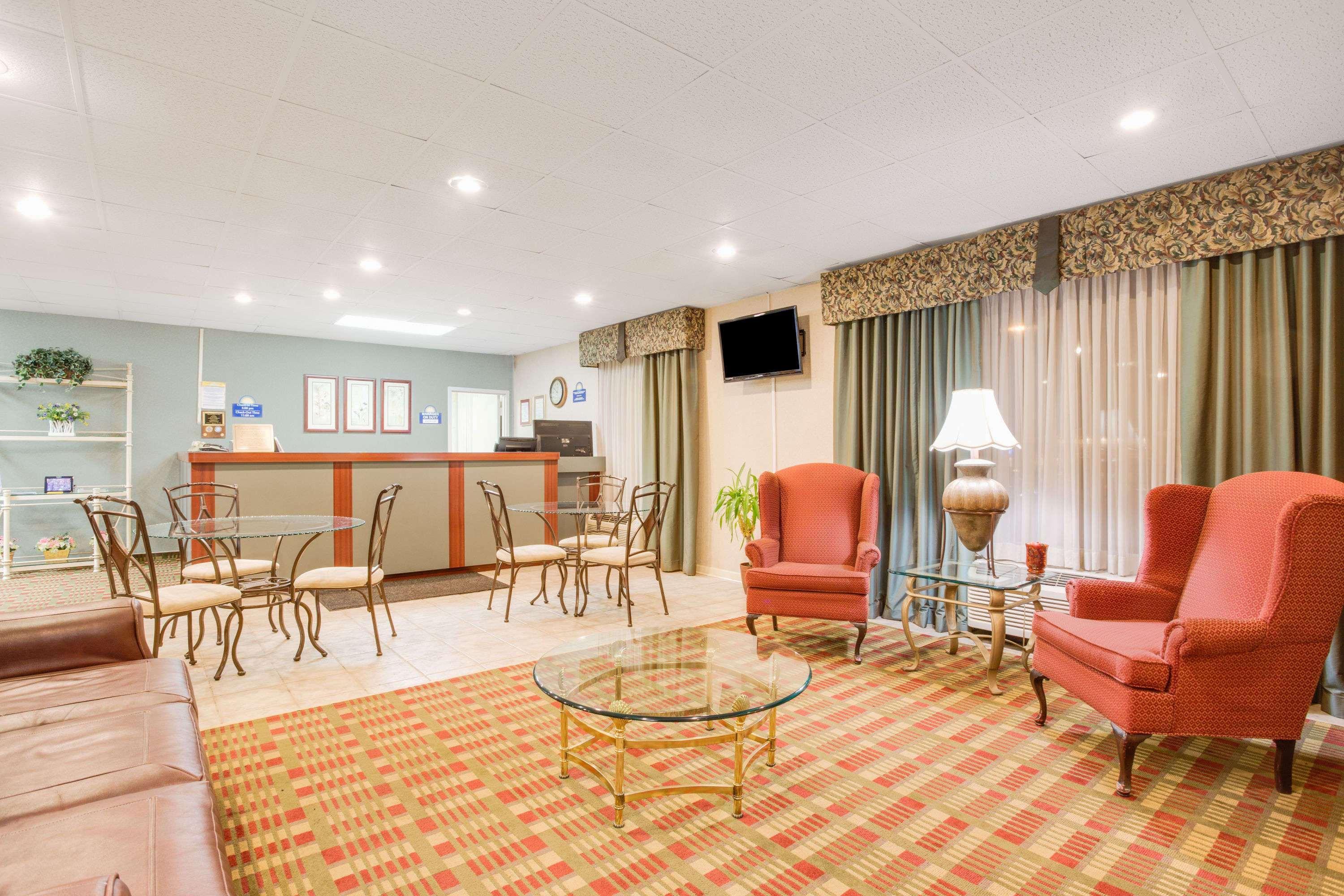 Days Inn By Wyndham Кембридж Экстерьер фото